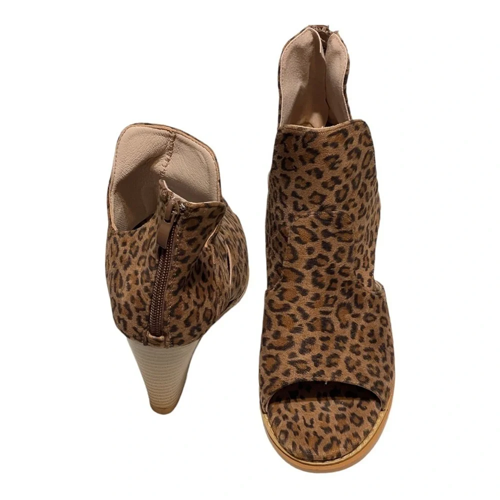 Faux Suede Animal Print Peep-Toe Cutout Wedge Heel Ankle Bootie 8M Tan Brown